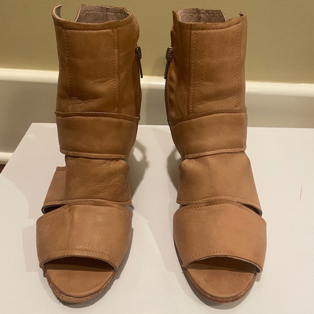 Free People Effie Stacked Block Heel Cut out Bootie Sz 38 (US 7.5/8) - Picture 5 of 16